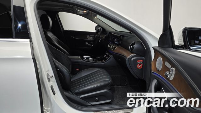 Mercedes-Benz E-Class E300 4MATIC Exclusive