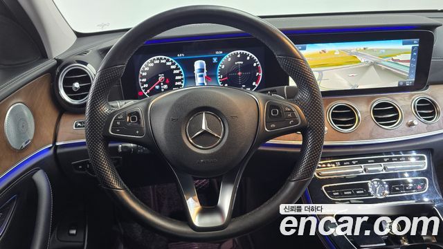 Mercedes-Benz E-Class E300 4MATIC Exclusive