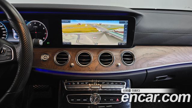 Mercedes-Benz E-Class E300 4MATIC Exclusive