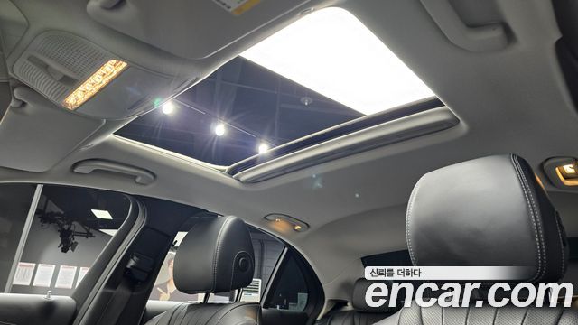Mercedes-Benz E-Class E300 4MATIC Exclusive