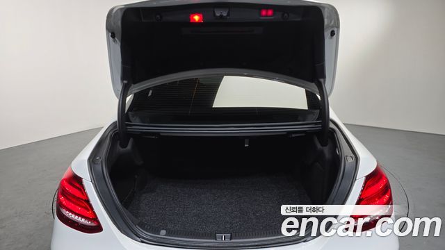 Mercedes-Benz E-Class E300 4MATIC Exclusive