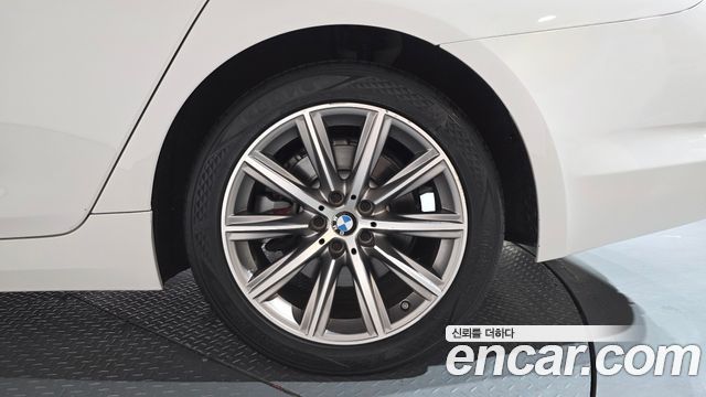 BMW 5-Series 520i Luxury