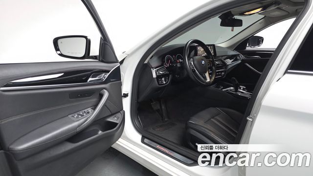BMW 5-Series 520i Luxury