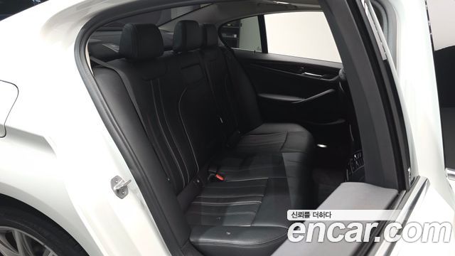 BMW 5-Series 520i Luxury