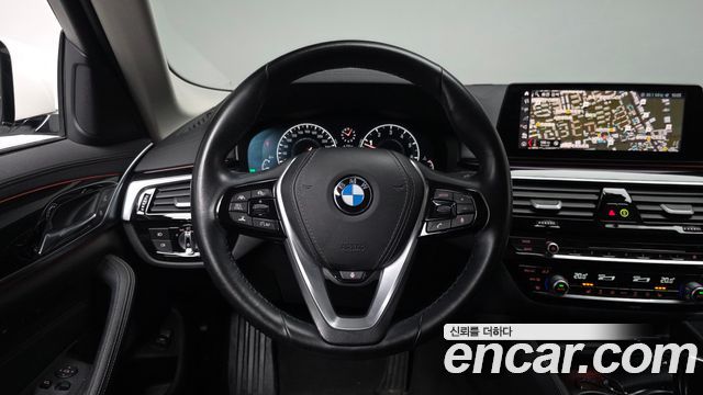 BMW 5-Series 520i Luxury