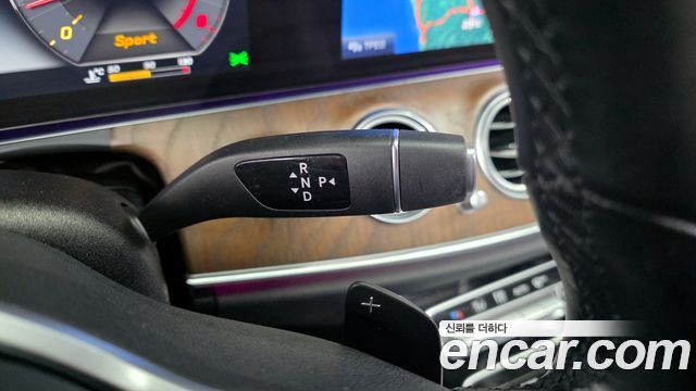 Mercedes-Benz E-Class E300 Exclusive