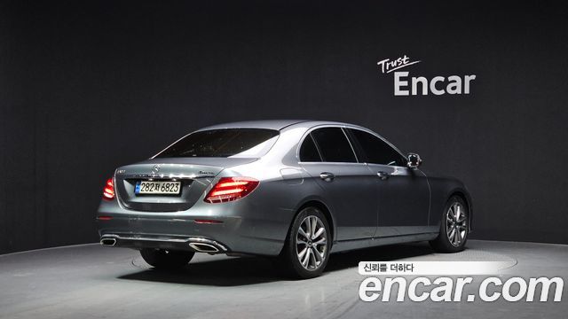 Mercedes-Benz E-Class E300 4MATIC Avnatgarde