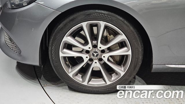 Mercedes-Benz E-Class E300 4MATIC Avnatgarde