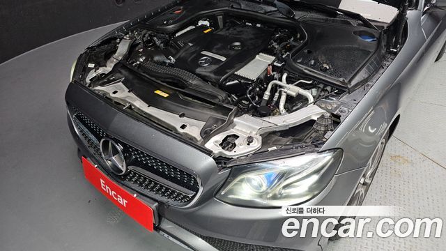 Mercedes-Benz E-Class E300 4MATIC Avnatgarde