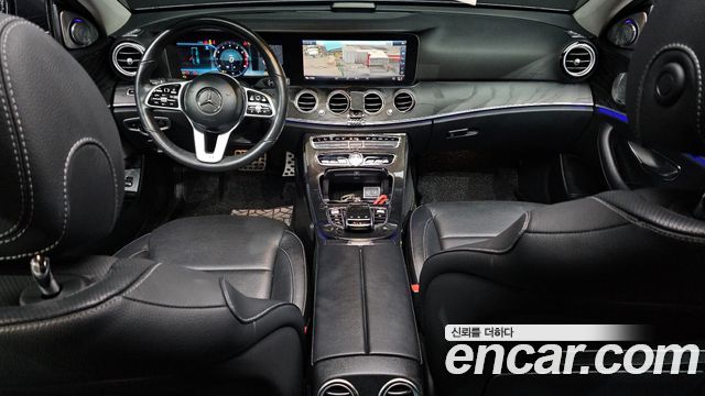 Mercedes-Benz E-Class E300 4MATIC Avnatgarde