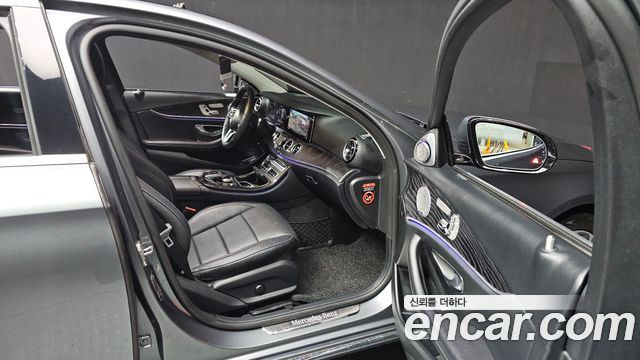 Mercedes-Benz E-Class E300 4MATIC Avnatgarde