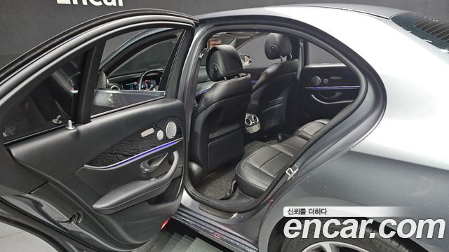 Mercedes-Benz E-Class E300 4MATIC Avnatgarde