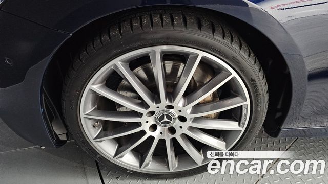 Mercedes-Benz E-Class E350 4MATIC AMG Line