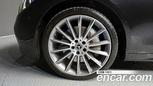 Mercedes-Benz E-Class E350 4MATIC AMG Line