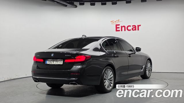 BMW 5-Series 530i xDrive Luxury