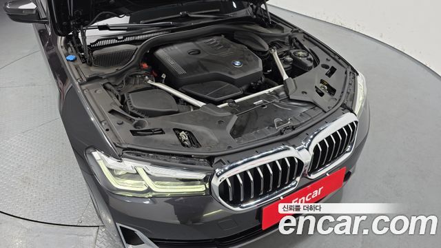 BMW 5-Series 530i xDrive Luxury