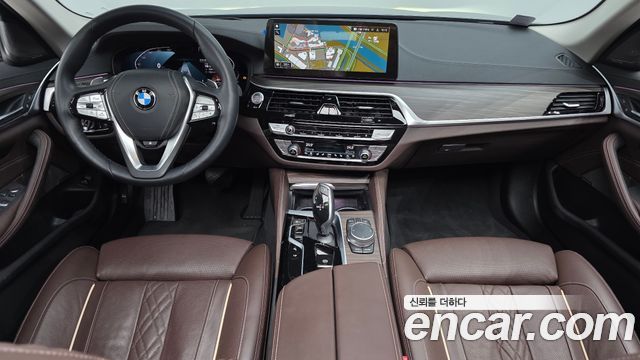BMW 5-Series 530i xDrive Luxury