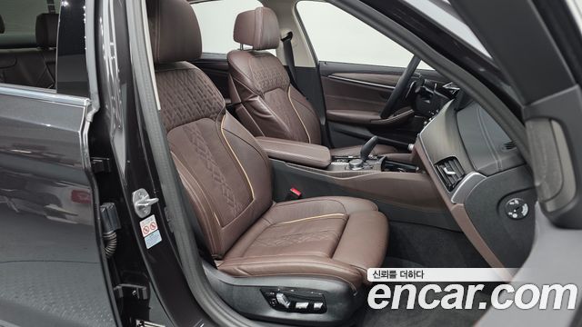 BMW 5-Series 530i xDrive Luxury