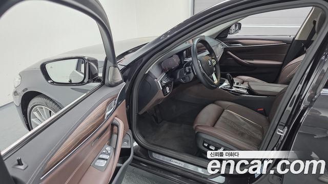 BMW 5-Series 530i xDrive Luxury