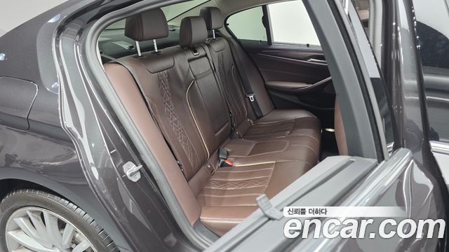 BMW 5-Series 530i xDrive Luxury