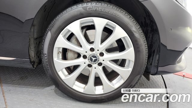 Mercedes-Benz E-Class E300 4MATIC Exclusive