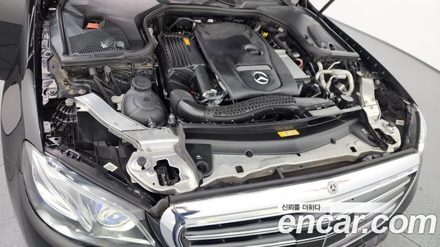 Mercedes-Benz E-Class E300 4MATIC Exclusive