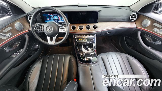 Mercedes-Benz E-Class E300 4MATIC Exclusive