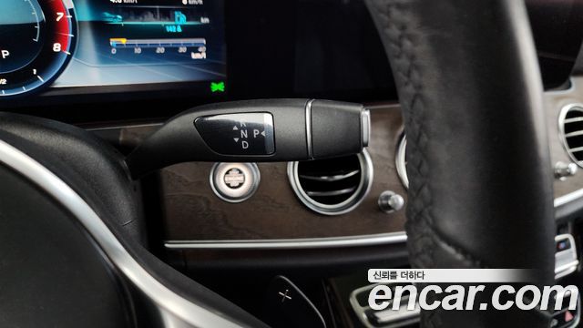 Mercedes-Benz E-Class E300 4MATIC Exclusive