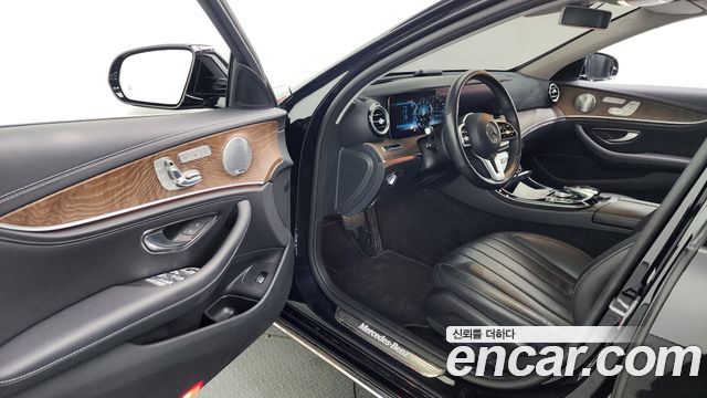 Mercedes-Benz E-Class E300 4MATIC Exclusive