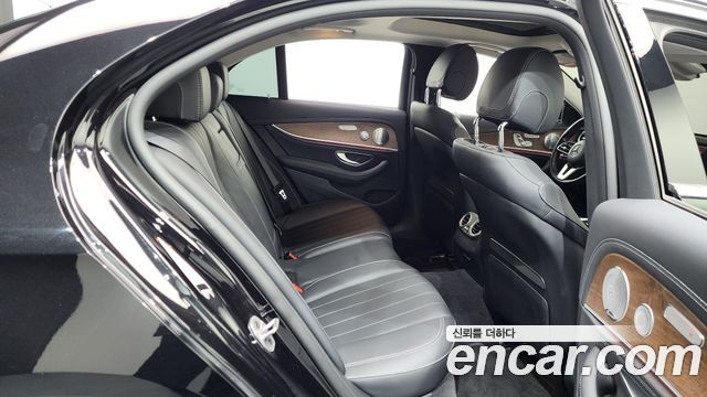 Mercedes-Benz E-Class E300 4MATIC Exclusive