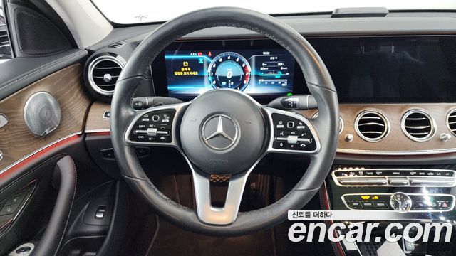 Mercedes-Benz E-Class E300 4MATIC Exclusive