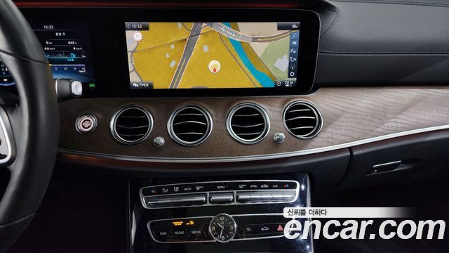 Mercedes-Benz E-Class E300 4MATIC Exclusive