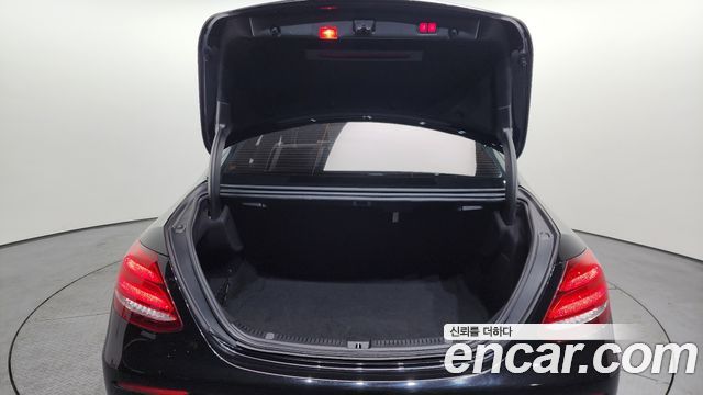 Mercedes-Benz E-Class E300 4MATIC Exclusive