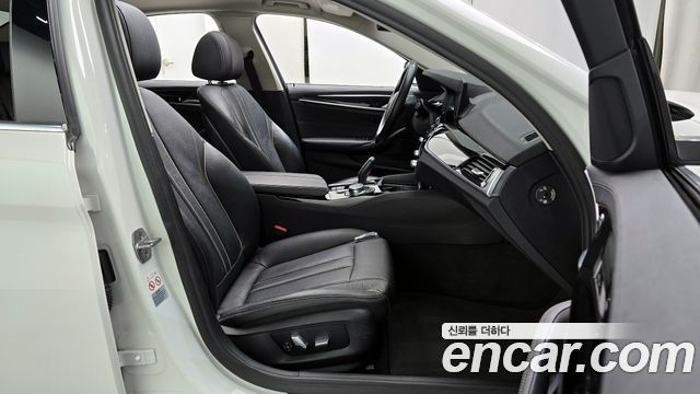 BMW 5-Series 520i Luxury