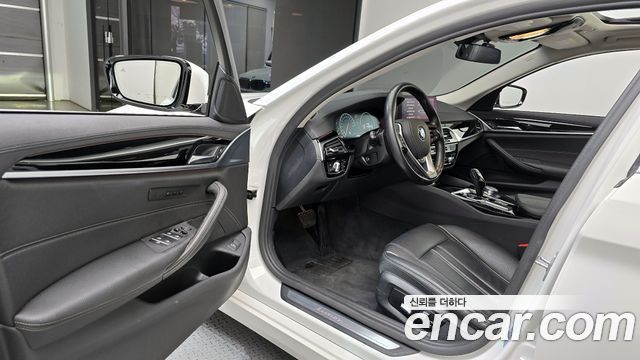 BMW 5-Series 520i Luxury