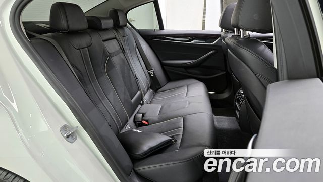 BMW 5-Series 520i Luxury