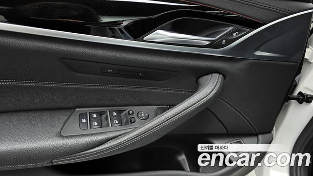 BMW 5-Series 520i Luxury