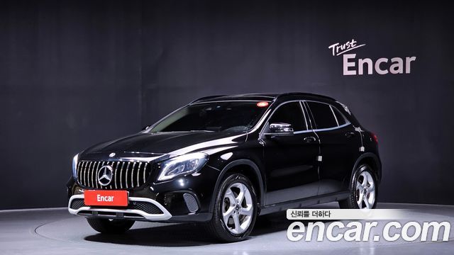 Mercedes-Benz GLA-Class GLA220