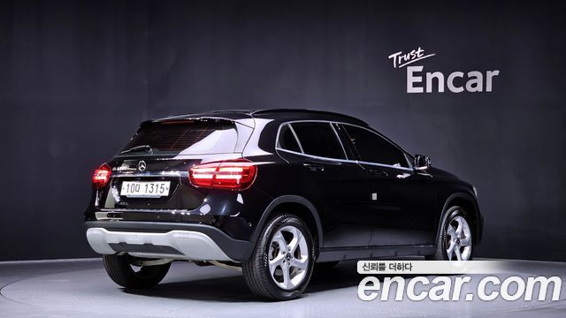 Mercedes-Benz GLA-Class GLA220