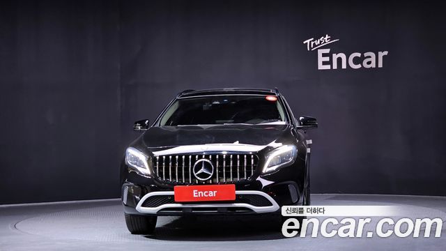 Mercedes-Benz GLA-Class GLA220