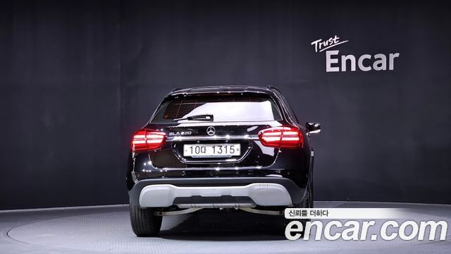 Mercedes-Benz GLA-Class GLA220