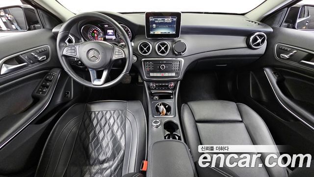 Mercedes-Benz GLA-Class GLA220