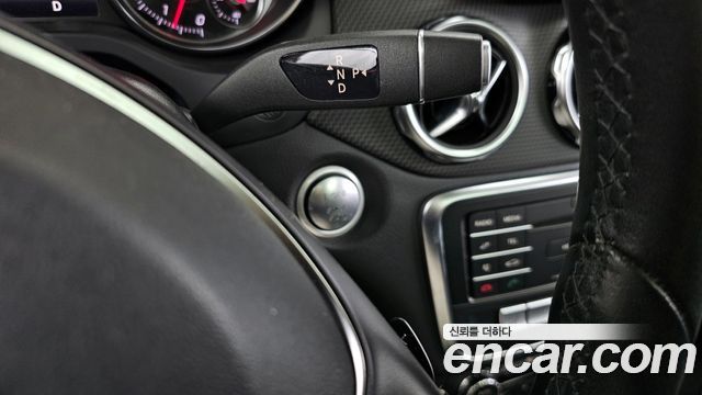 Mercedes-Benz GLA-Class GLA220