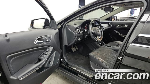 Mercedes-Benz GLA-Class GLA220