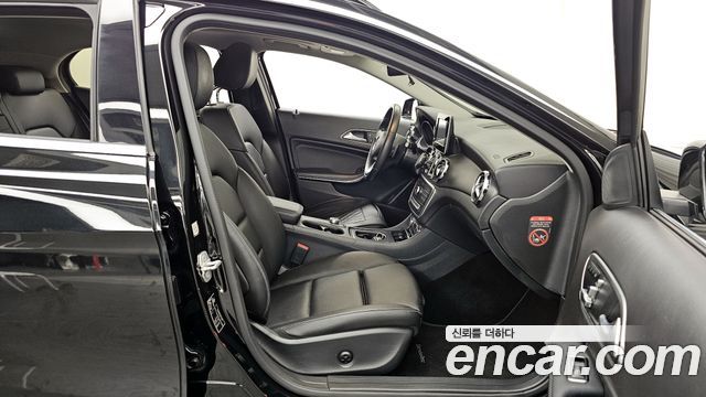 Mercedes-Benz GLA-Class GLA220