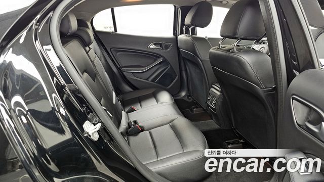 Mercedes-Benz GLA-Class GLA220