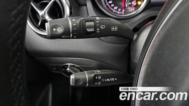Mercedes-Benz GLA-Class GLA220