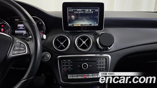 Mercedes-Benz GLA-Class GLA220