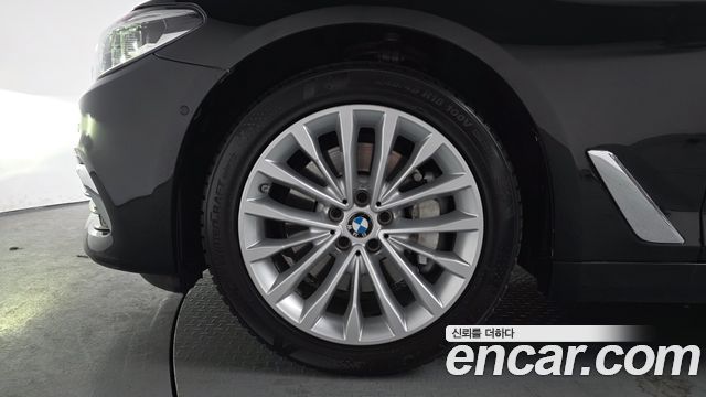 BMW 5-Series 530i xDrive Luxury Plus