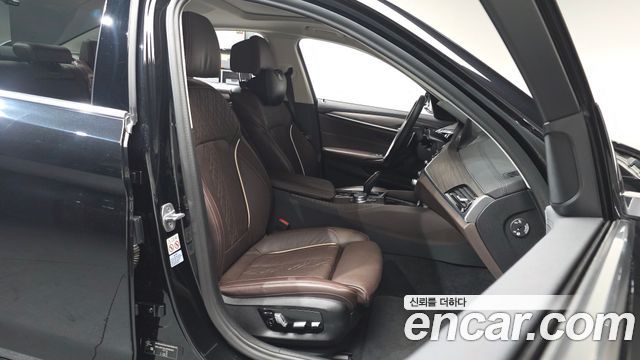 BMW 5-Series 530i xDrive Luxury Plus